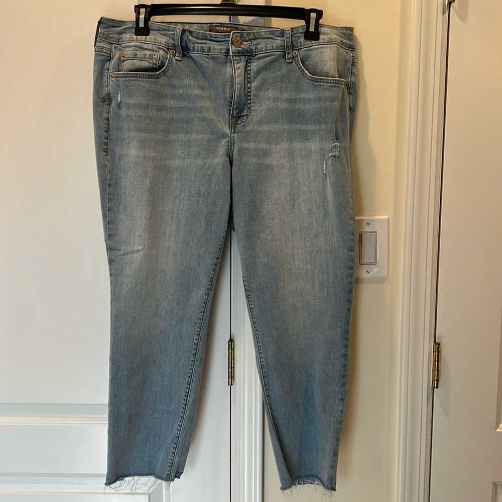 Torrid boy friend croped jeans size 16s